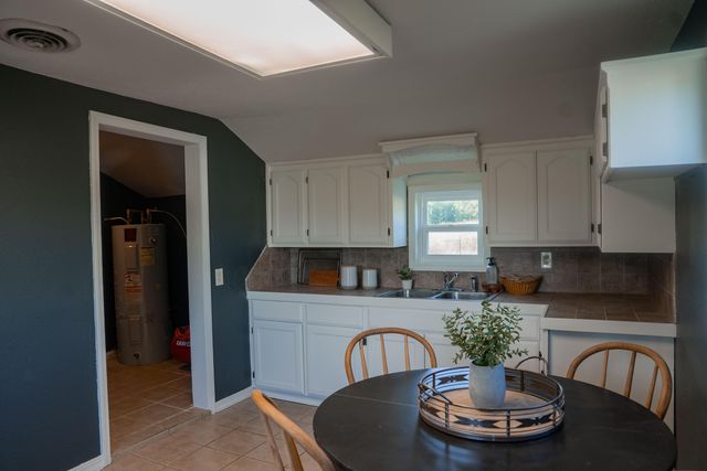 11861 E 1350 Road, Stockton, MO 65785