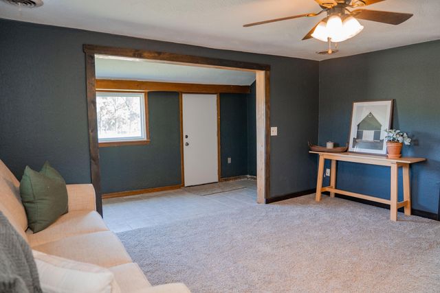 11861 E 1350 Road, Stockton, MO 65785