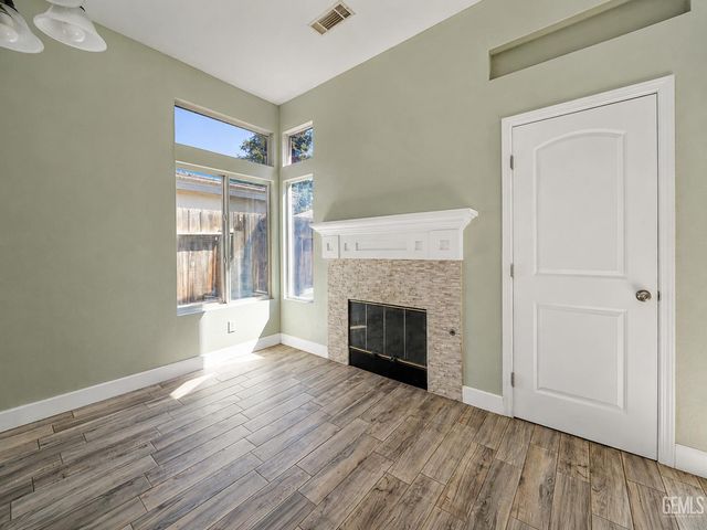 5204 Clover Mountain Street, Bakersfield, CA 93313