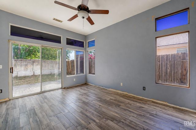 5204 Clover Mountain Street, Bakersfield, CA 93313