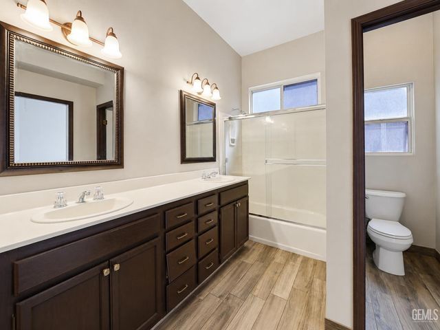 5204 Clover Mountain Street, Bakersfield, CA 93313