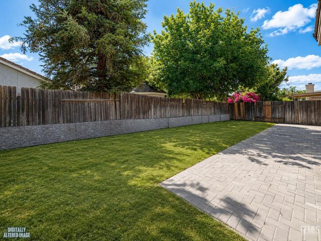 5204 Clover Mountain Street, Bakersfield, CA 93313
