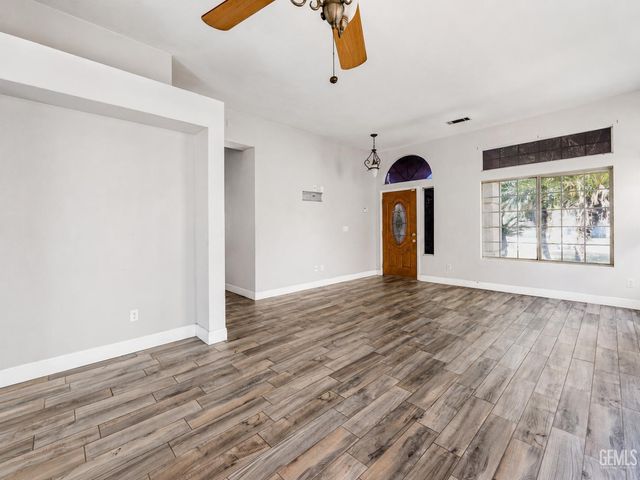 5204 Clover Mountain Street, Bakersfield, CA 93313