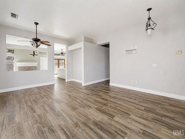 5204 Clover Mountain Street, Bakersfield, CA 93313