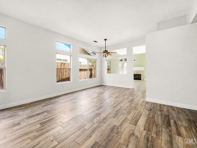 5204 Clover Mountain Street, Bakersfield, CA 93313