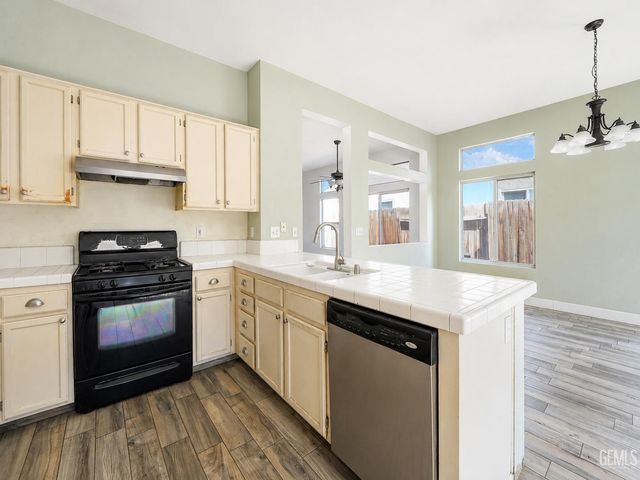 5204 Clover Mountain Street, Bakersfield, CA 93313