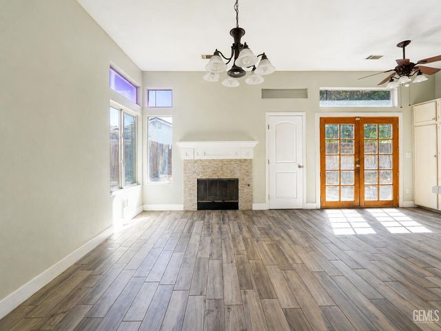 5204 Clover Mountain Street, Bakersfield, CA 93313