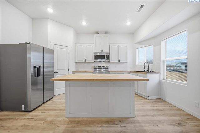 407 W Shoshone St, Pasco, WA 99301