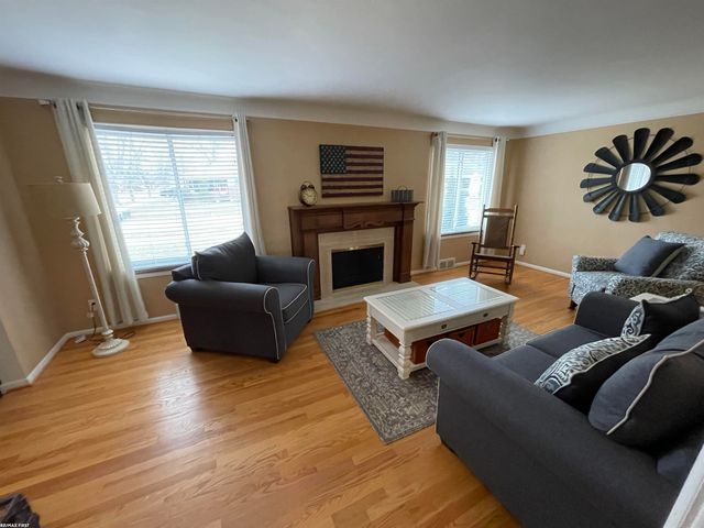 21541 Pallister Street, St Clair Shores, MI 48080