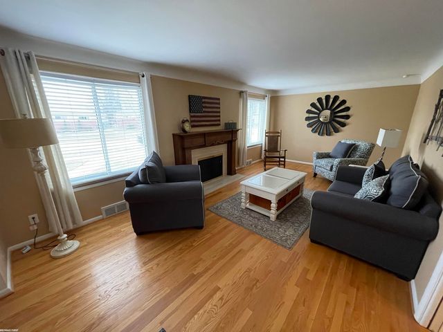 21541 Pallister Street, St Clair Shores, MI 48080