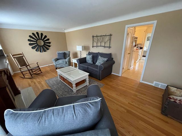 21541 Pallister Street, St Clair Shores, MI 48080