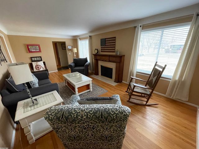 21541 Pallister Street, St Clair Shores, MI 48080