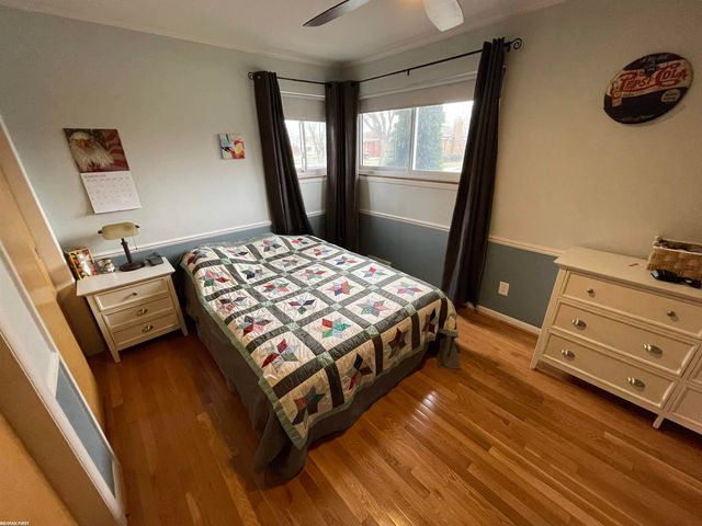 21541 Pallister Street, St Clair Shores, MI 48080