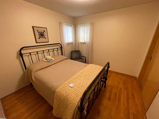 21541 Pallister Street, St Clair Shores, MI 48080