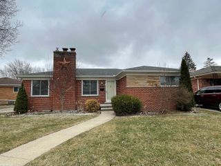 21541 Pallister Street, St Clair Shores, MI 48080