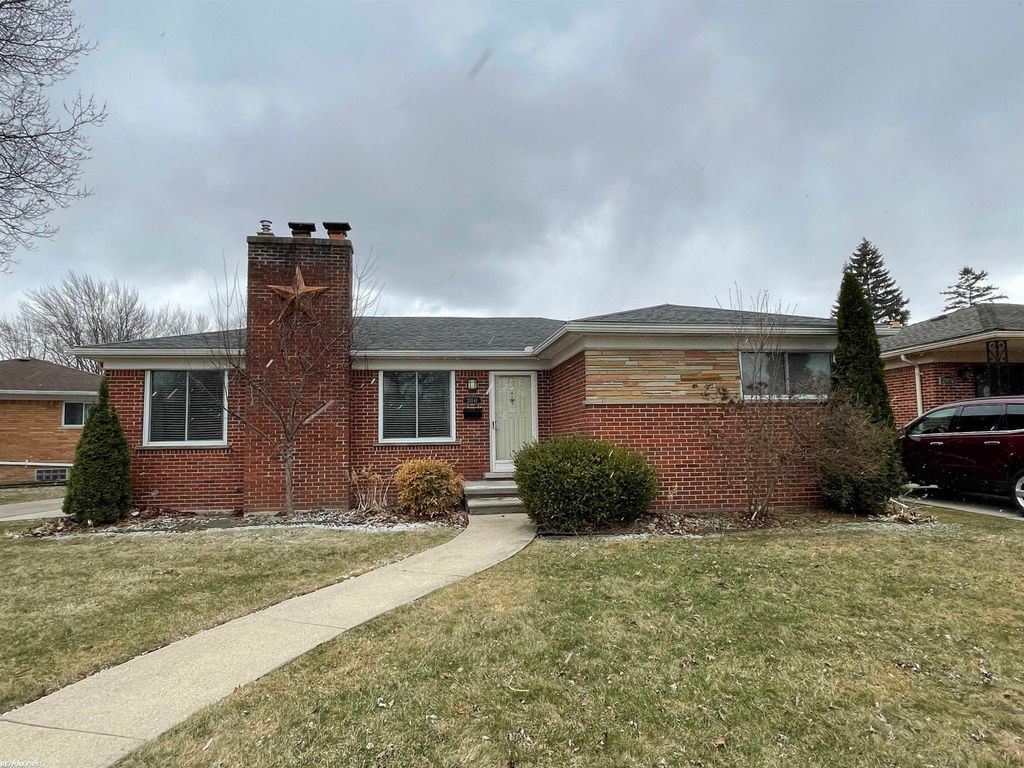 21541 Pallister Street, St Clair Shores, MI 48080
