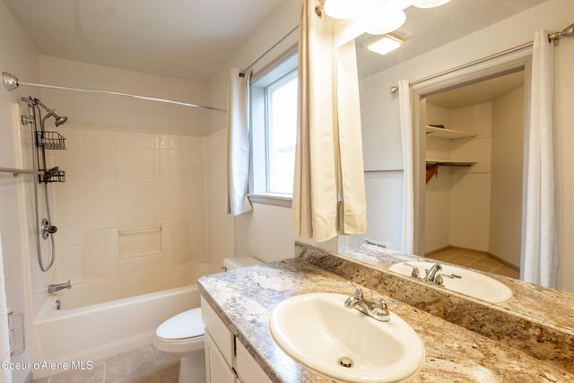 152 Cherry LN, Moyie Springs, ID 83845