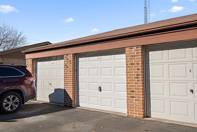 8160 168th Place 2W, Tinley Park, IL 60477