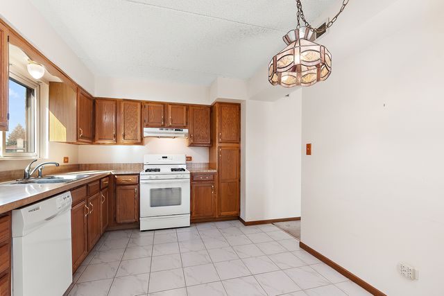 8160 168th Place 2W, Tinley Park, IL 60477