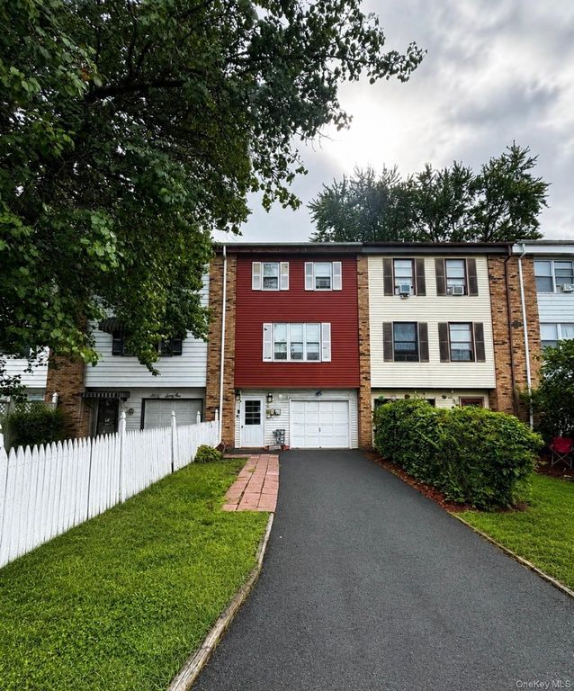 63 Greenway Terrace, Middletown, NY 10941