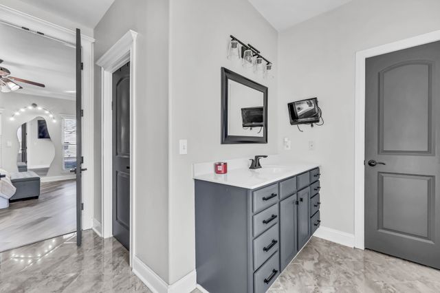 132 Lyme Dr, Clarksville, TN 37043