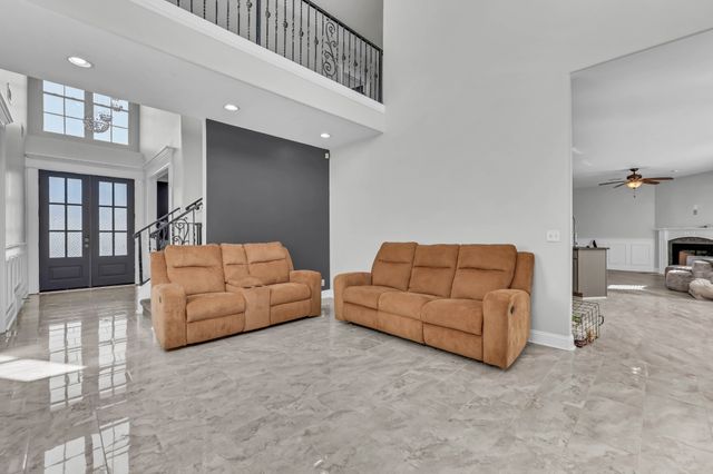 132 Lyme Dr, Clarksville, TN 37043