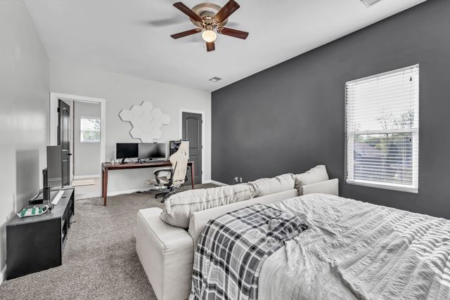 132 Lyme Dr, Clarksville, TN 37043