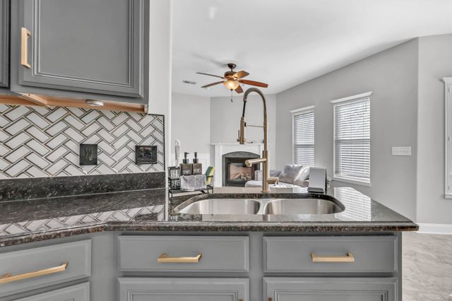 132 Lyme Dr, Clarksville, TN 37043