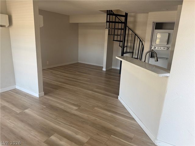 530 Elm Drive 201, Las Vegas, NV 89169