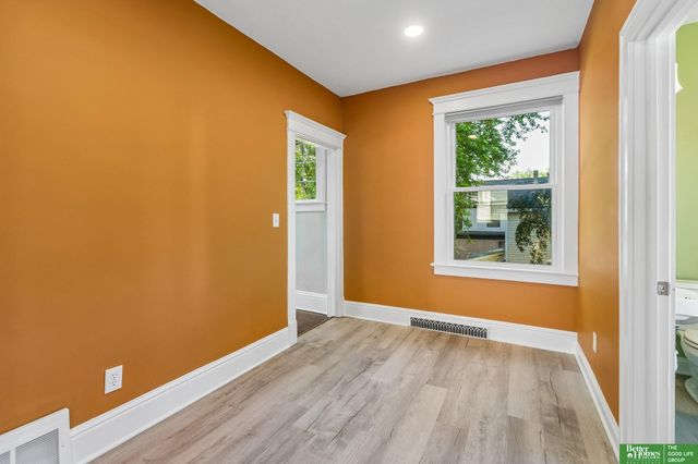 1226 N 34 Street, Omaha, NE 68131