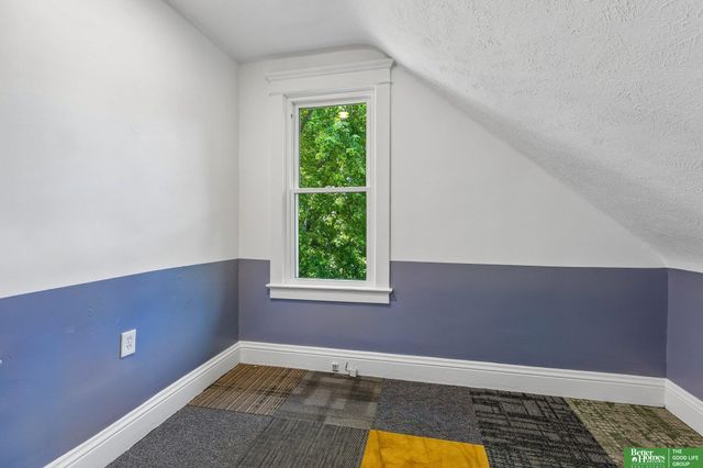 1226 N 34 Street, Omaha, NE 68131