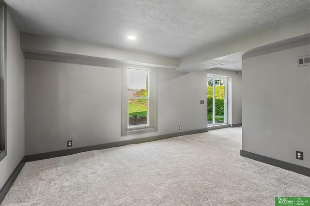 1226 N 34 Street, Omaha, NE 68131