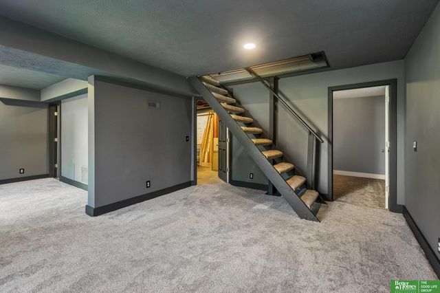 1226 N 34 Street, Omaha, NE 68131