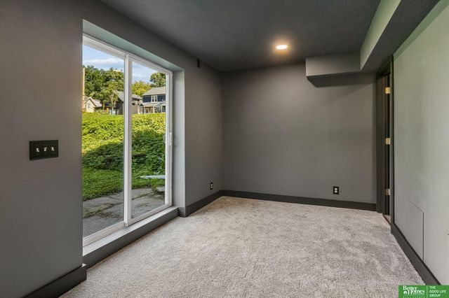 1226 N 34 Street, Omaha, NE 68131