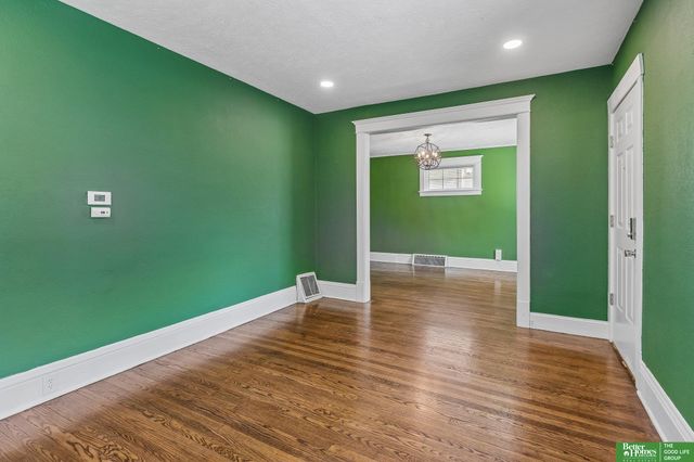 1226 N 34 Street, Omaha, NE 68131