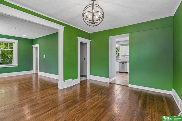 1226 N 34 Street, Omaha, NE 68131