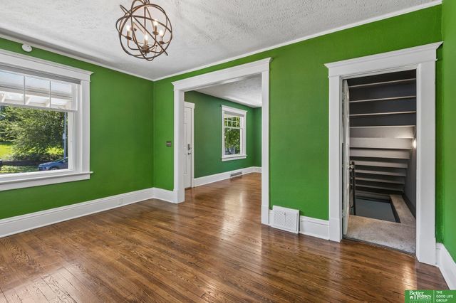 1226 N 34 Street, Omaha, NE 68131