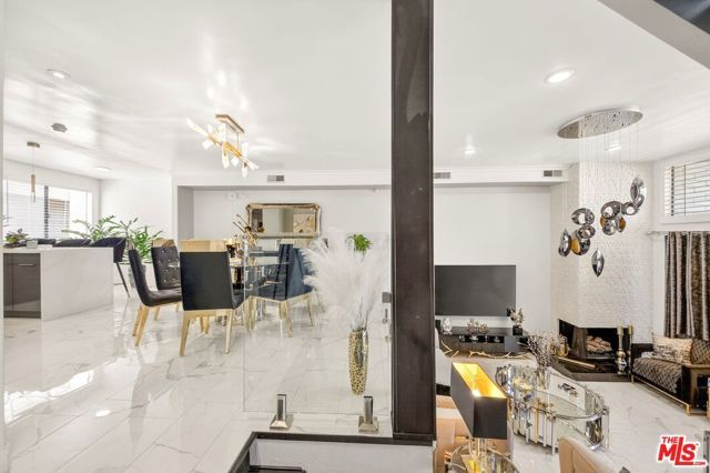 5305 White Oak Avenue F, Encino (los Angeles), CA 91316