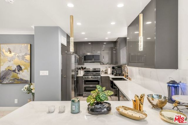 5305 White Oak Avenue F, Encino (los Angeles), CA 91316