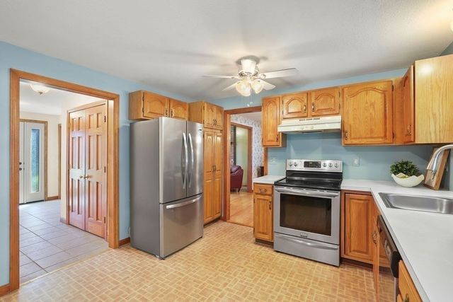 41 Virginia Ave, North Attleboro, MA 02763