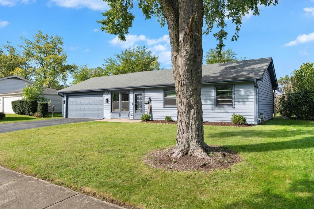 7018 Plumtree Lane, Hanover Park, IL 60133 — photo 2
