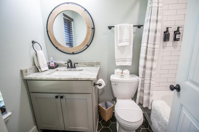 449 Lakeview Circle, Jefferson, TX 75657