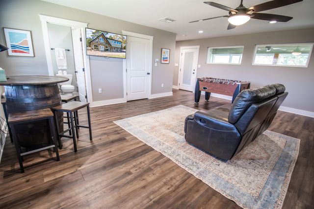 449 Lakeview Circle, Jefferson, TX 75657