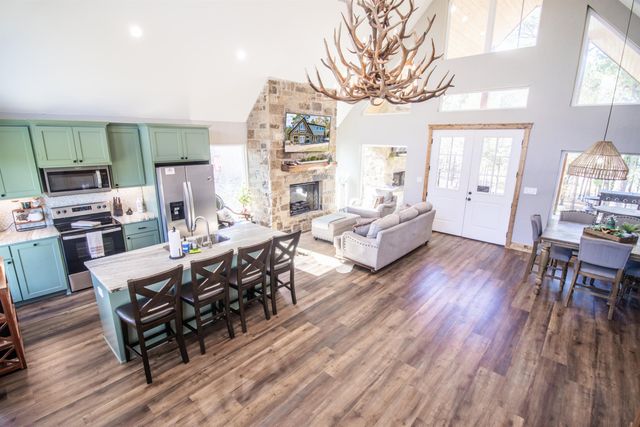 449 Lakeview Circle, Jefferson, TX 75657