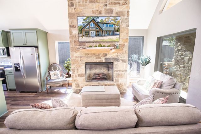 449 Lakeview Circle, Jefferson, TX 75657