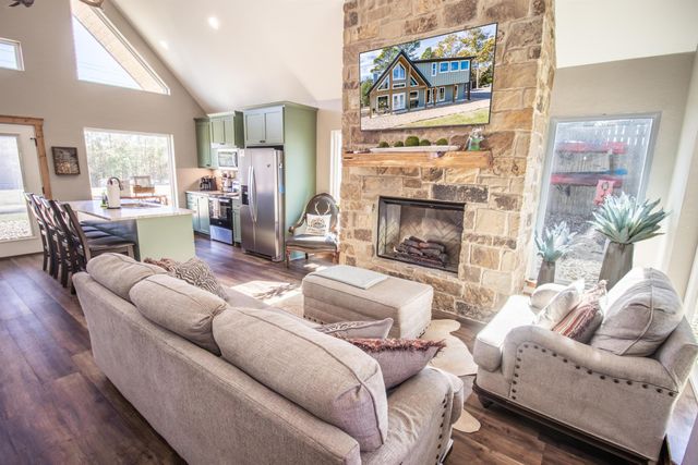 449 Lakeview Circle, Jefferson, TX 75657