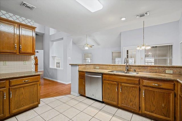 12502 FALLEN TOWER LN, Austin, TX 78753