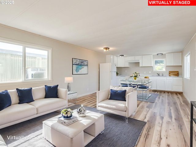 612 N CASCADE Dr 23, Woodburn, OR 97071