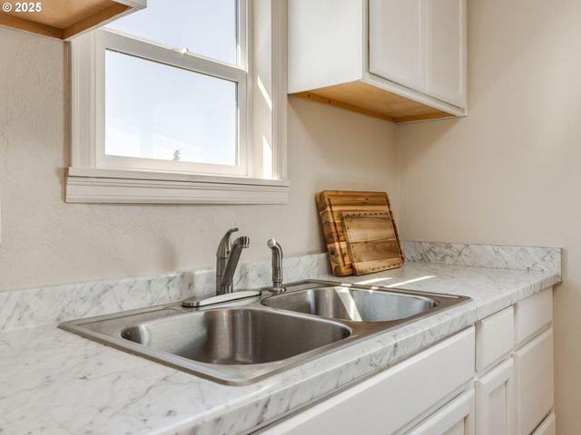 612 N CASCADE Dr 23, Woodburn, OR 97071