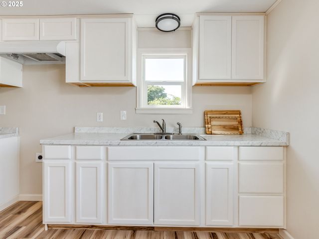 612 N CASCADE Dr 23, Woodburn, OR 97071